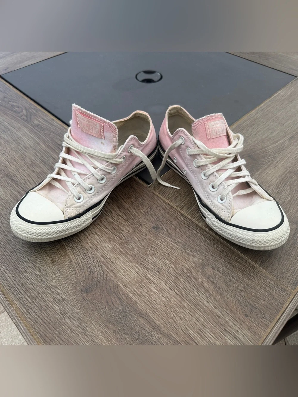 Converse Ombré Pastel Low Top Sneakers in Light Pink and White Size 8/39